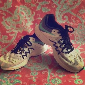 Nike Zoom Winflos Black/white with teal swosh